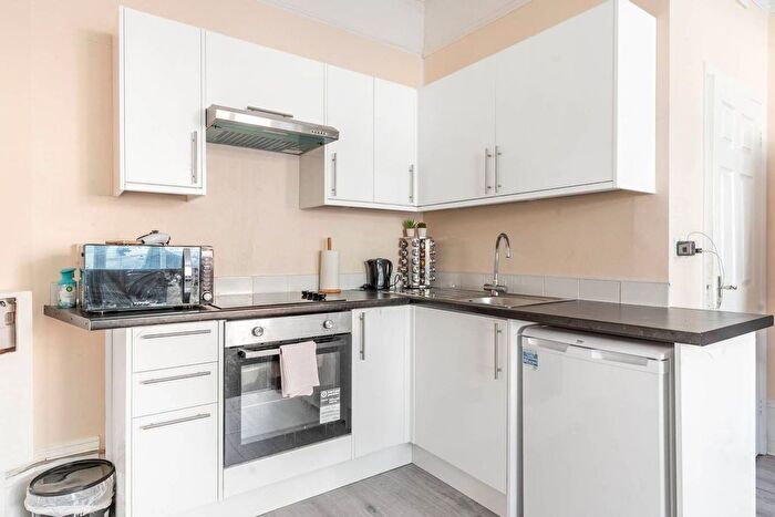 Studio To Rent In Devonshire Road, Hatch End, Pinner, HA5