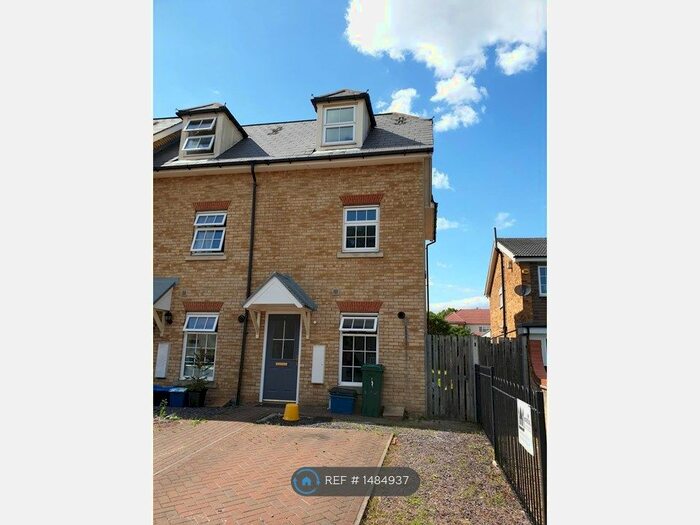 4 Bedroom End Of Terrace House To Rent In Benrek Close, Ilford, IG6