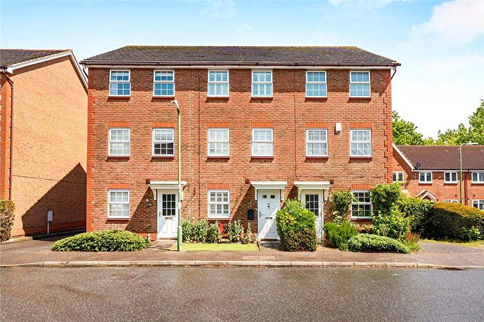 3 Bedroom Terraced House For Sale In Warwick Way, Dartford, DA1