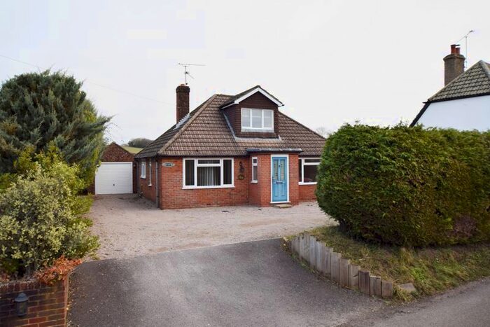 4 Bedroom Detached Bungalow For Sale In Lower Froyle, Alton, Hampshire, GU34