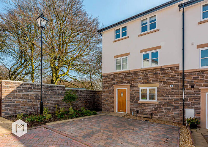 4 Bedroom Town House For Sale In Aspen Close, Bolton, Greater Manchester, BL1