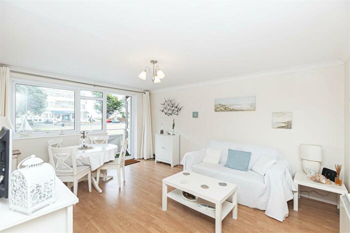 2 Bedroom Flat To Rent In Grove Road, Bournemouth, BH1