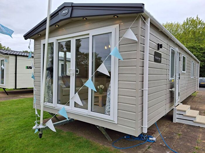 3 Bedroom Mobile/park Home For Sale In Abi Windermere - Tattershall Lakes, Sleaford Road, Lincoln, LN4