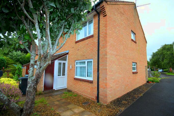 1 Bedroom Flat To Rent In Corner Croft, Clevedon, BS21