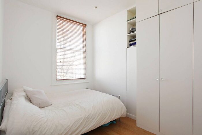 1 Bedroom Flat To Rent In Colville Gardens, Notting Hill, London, W11