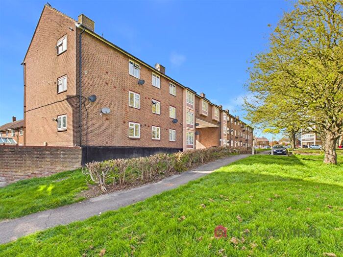 1 Bedroom Flat For Sale In Quarry Spring, Harlow, CM20