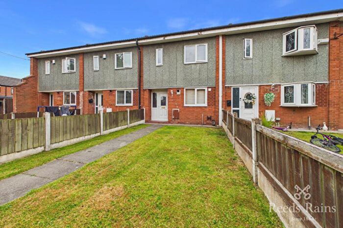 2 Bedroom Terraced House For Sale In Shardlow Close, Manchester, M40