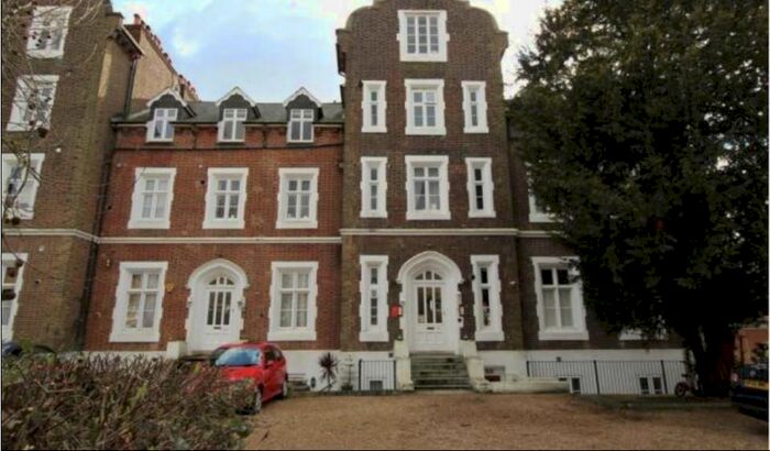 2 Bedroom Flat To Rent In Slough, Berkshire, SL1