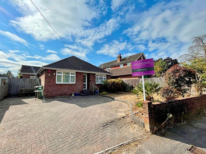 2 Bedroom Detached Bungalow For Sale In Granada Road, Hedge End, SO30
