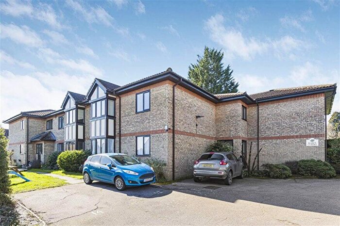 1 Bedroom Flat For Sale In Robin Court, Moorland Road, Harpenden, AL5