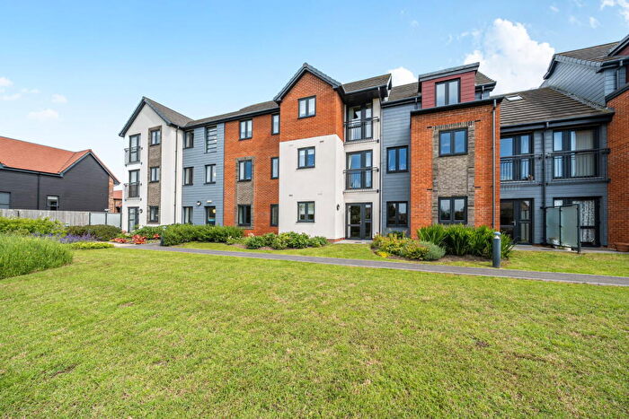 2 Bedroom Flat For Sale In Island View, Shortwood Copse, RG23