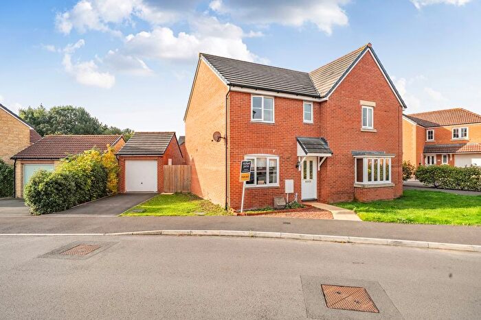 3 Bedroom Semi-Detached House For Sale In Bashkir Close, Swindon, SN5