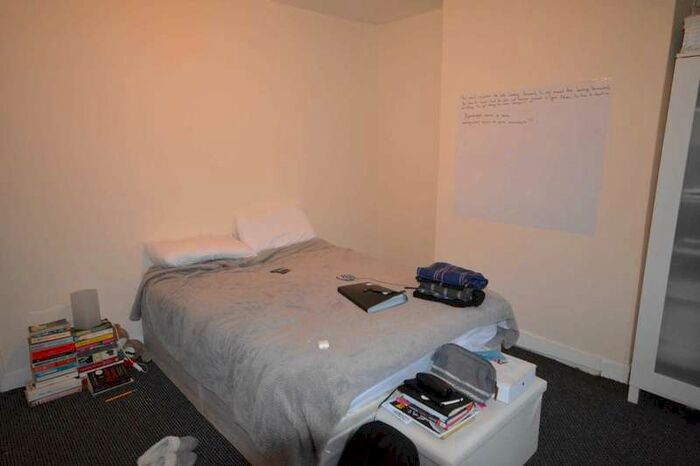 3 Bedroom Flat To Rent In Fillebrook Rd, Leytonstone, E11