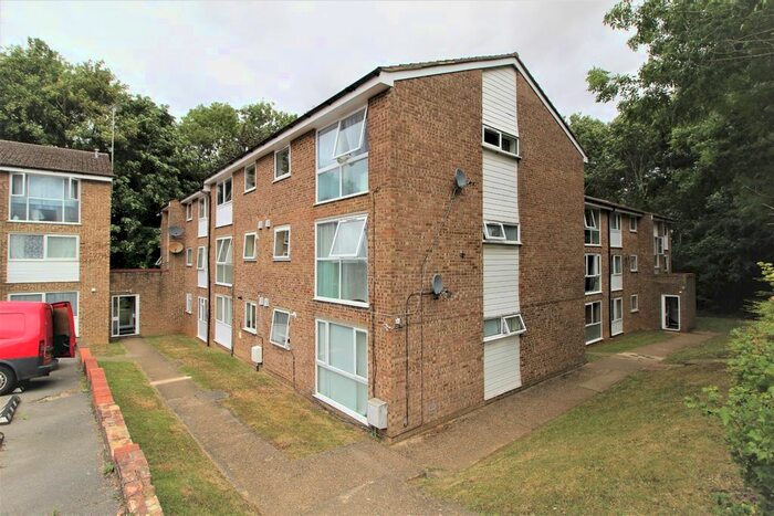 1 Bedroom Flat To Rent In Ashby Court, Hemel Hempstead, Hertfordshire, HP2