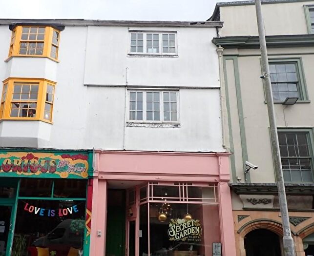 2 Bedroom Flat To Rent In Fore Street, Exeter, EX4