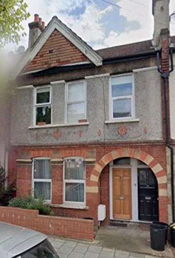 2 Bedroom Flat To Rent In Salterford Road, London, SW17