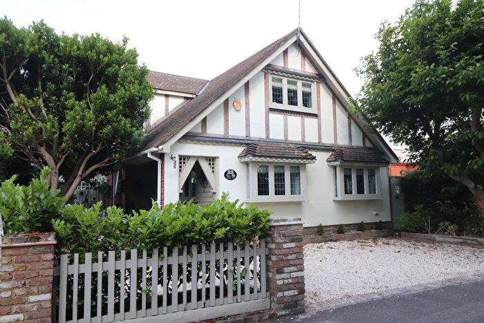 4 Bedroom House To Rent In Hartswood Road - Brentwood, CM14