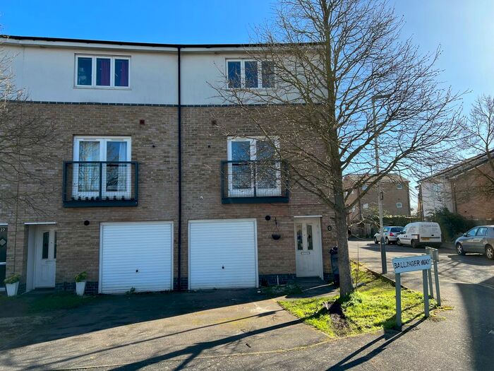 4 Bedroom Town House To Rent In Ballinger Way, Northolt, UB5