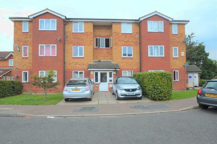 1 Bedroom Ground Flat To Rent In Coopers Close, Dagenham, RM10
