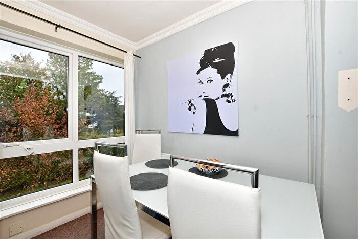 2 Bedroom Flat For Sale In Upton Dene, Sutton, Surrey, SM2