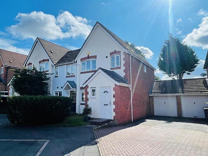 3 Bedroom End Of Terrace House For Sale In Eden Court, Nuneaton, CV10
