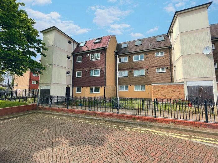 1 Bedroom Flat To Rent In Hay Close, Stratford, London, E15