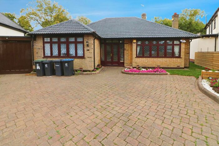 3 Bedroom Bungalow To Rent In Bracken Drive, Chigwell, Essex, IG7