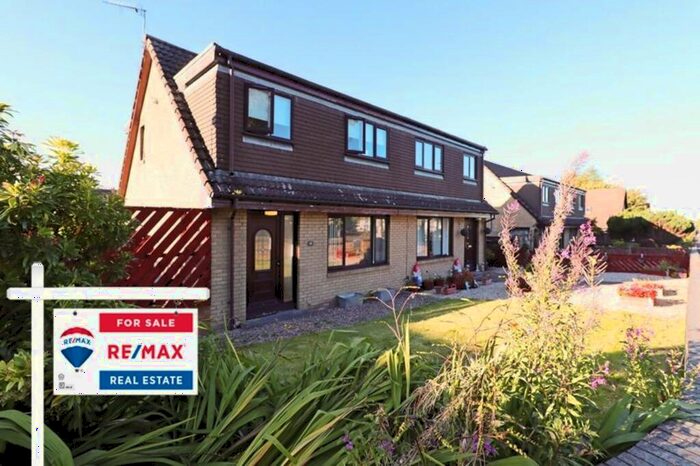 3 Bedroom Semi-Detached House For Sale In Heatherpark, Seafield, EH47