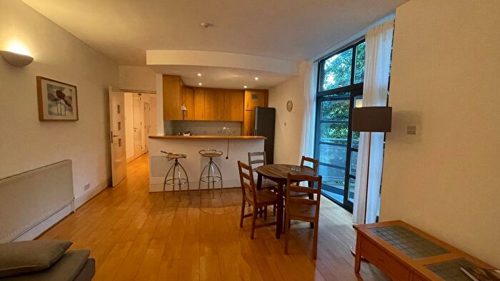 2 Bedroom Flat To Rent In Pilgrim House, Mayflower Street, Bermondsey, London, SE16