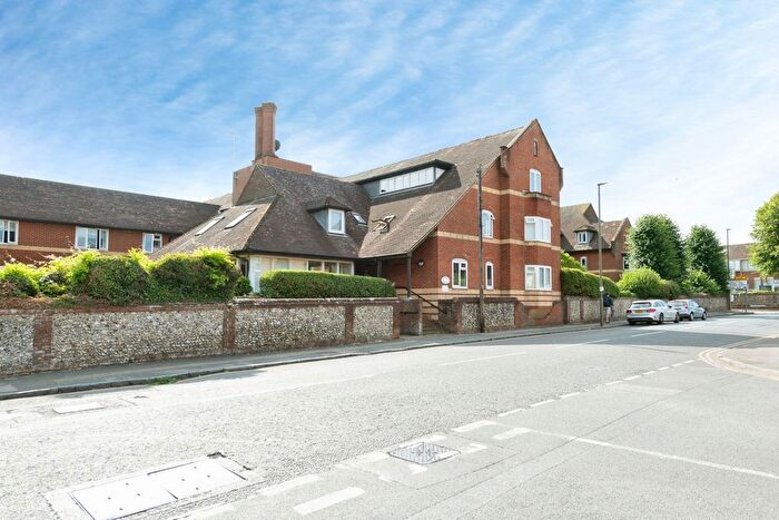 1 Bedroom Flat For Sale In Canterbury Court (A), Dorking, RH4