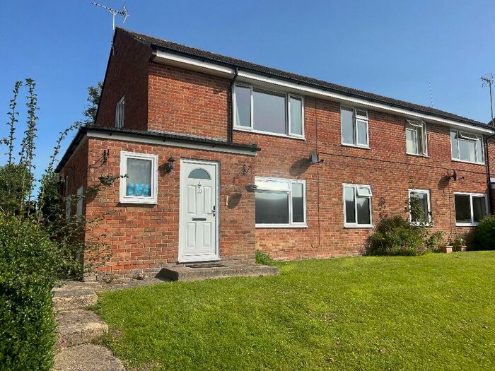 2 Bedroom Maisonette To Rent In Saxon Rise, SN8