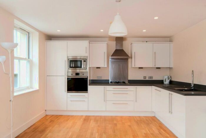 2 Bedroom Flat To Rent In New Marchants Passage New Marchants Passage, Bath, Bath, BA1