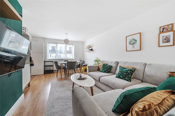 3 Bedroom End Terrace House For Sale In Wauthier Close, Palmers Green, London, N13