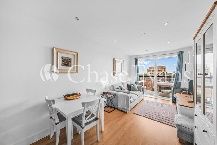 1 Bedroom Flat For Sale In Vespucci Court, Aston Street, Limehouse, London, E14