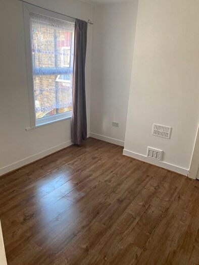 3 Bedroom Flat To Rent In Clementina Road, Leyton, E10