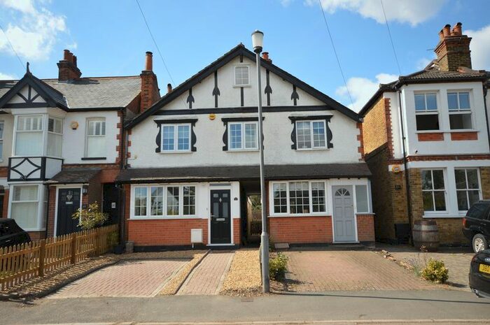 4 Bedroom Semi-Detached House To Rent In Candlemas Lane, Beaconsfield, HP9