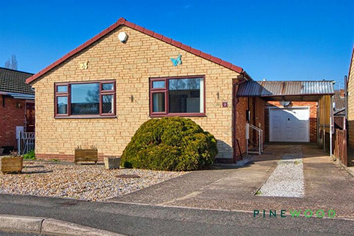 2 Bedroom Detached Bungalow For Sale In Meadow Close, New Whittington, Chesterfield, Derbyshire, S43