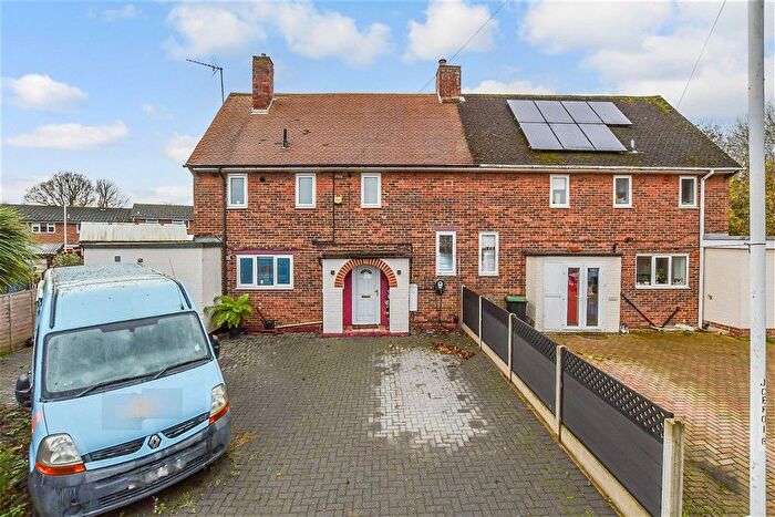 3 Bedroom Semi Detached House For Sale In Covey Hall Road, Snodland, Kent, ME6