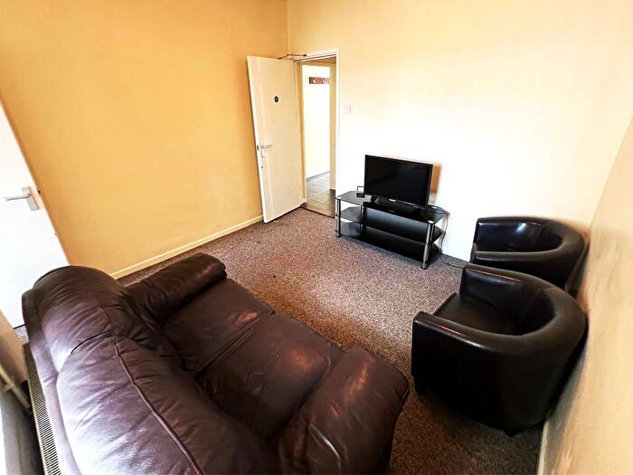 3 Bedroom Terraced House To Rent In St. Thomas, Swansea, SA1