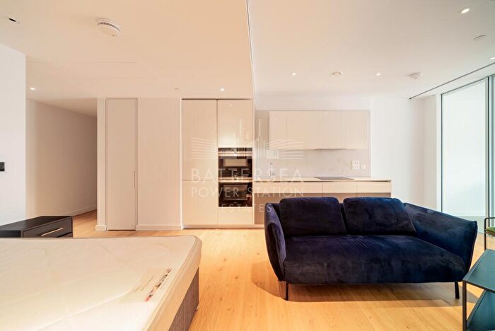 Apartment To Rent In L-, Electric Boulevard, Battersea, SW11