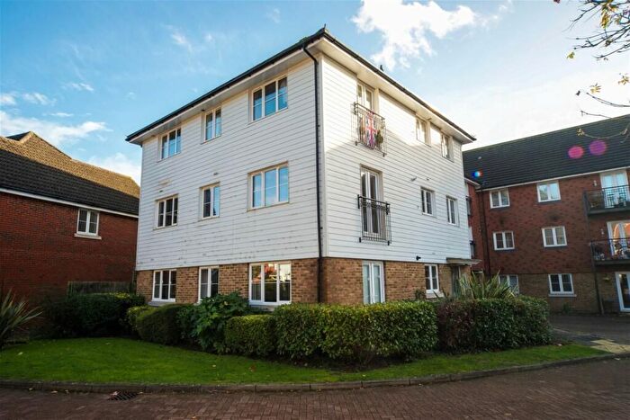 2 Bedroom Flat For Sale In Albion Way, Edenbridge, TN8