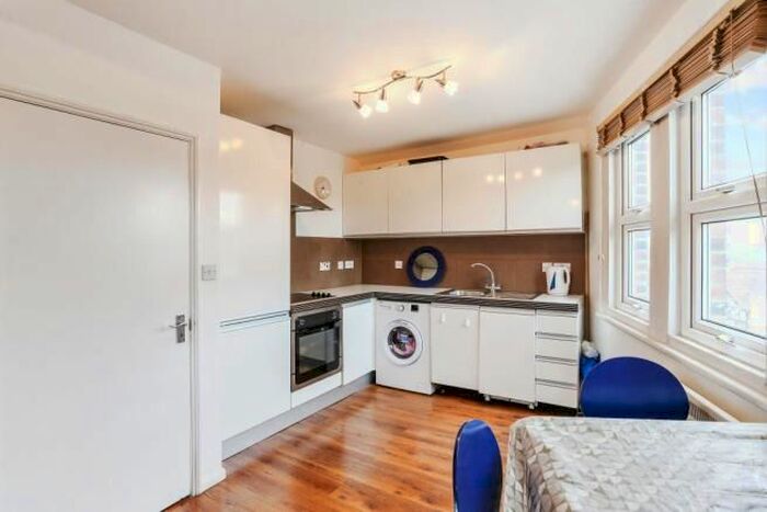 2 Bedroom Flat To Rent In Wimbledon Park Road, Wandsworth, London, SW18