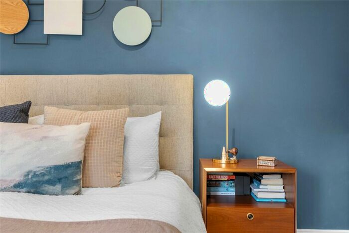 2 Bedroom Flat For Sale In Queens Road, Weybridge, Surrey, KT13
