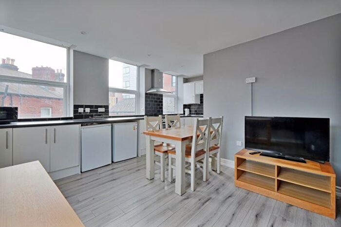2 Bedroom Apartment To Rent In Flat B, Furnace Hill, Sheffield, S3