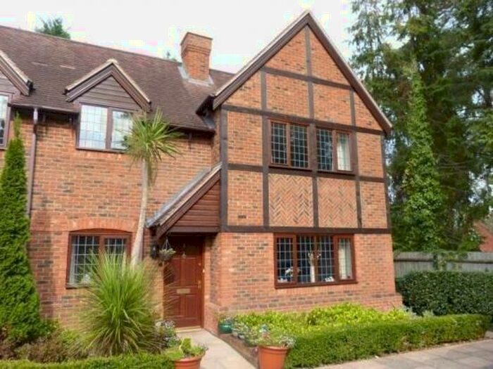 2 Bedroom Apartment To Rent In Denefield Gardens, Tilehurst, RG31