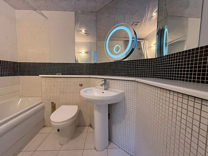 1 Bedroom Flat For Sale In Apartment, Boothroyds, Dewsbury, West Yorkshire, WF13
