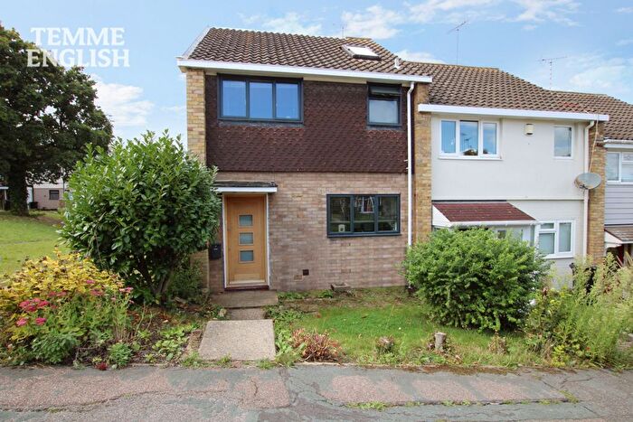 3 Bedroom End Of Terrace House For Sale In Threshelford, Basildon, SS16
