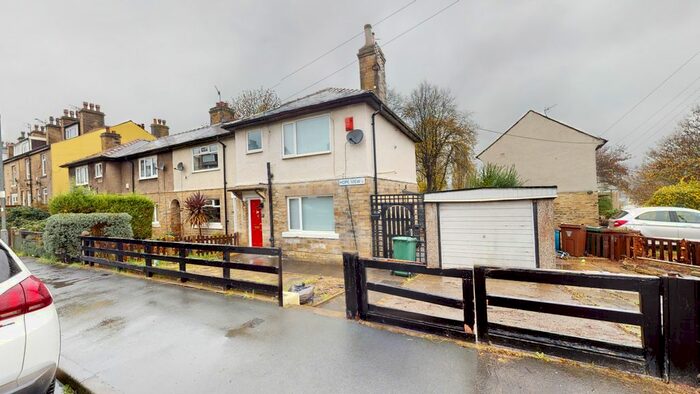 3 Bedroom Semi-Detached House To Rent In Hopeview, Shipley, BD18