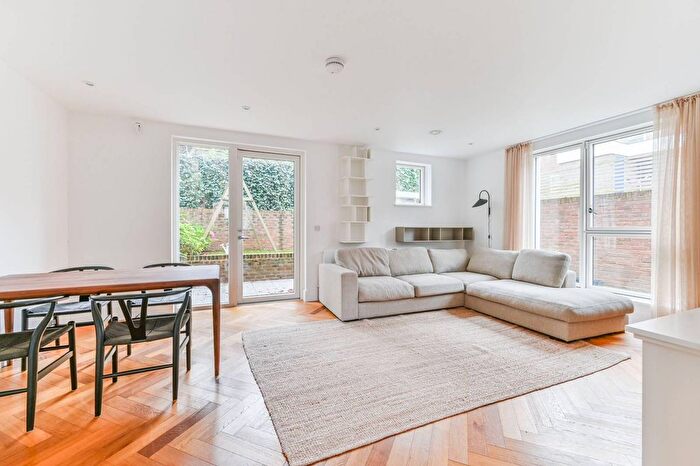 3 Bedroom Semi-Detached House To Rent In Ravensdale Gardens, Crystal Palace, London, SE19