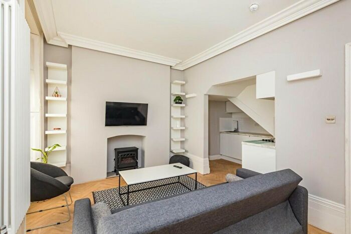 1 Bedroom Flat For Sale In Oriental Place, BN1